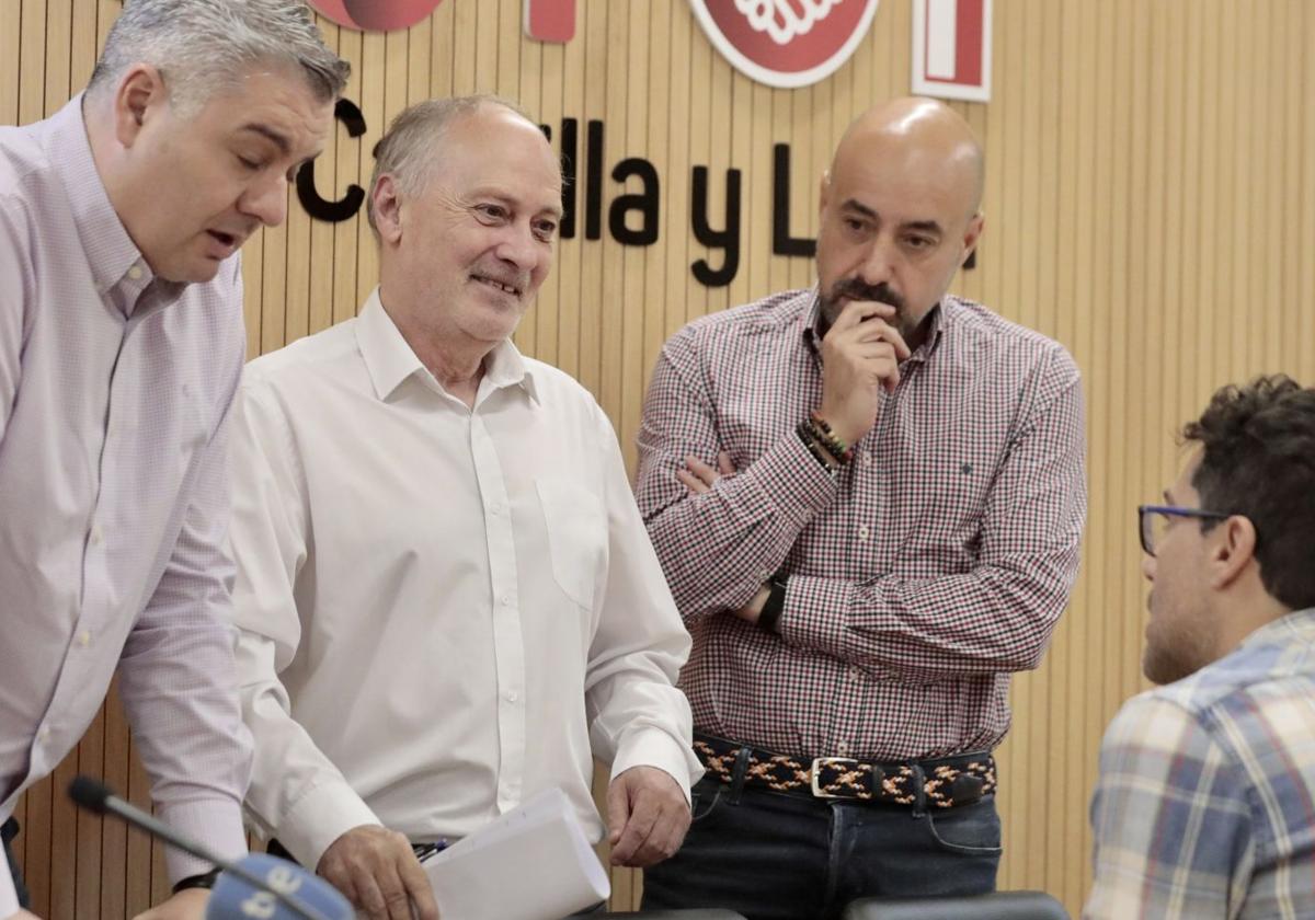 Manuel Martín, Faustino Temprano y Óscar Lobo, antes de una rueda de prensa en UGT.