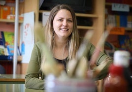 María Velasco, en el colegio en el que da clase.