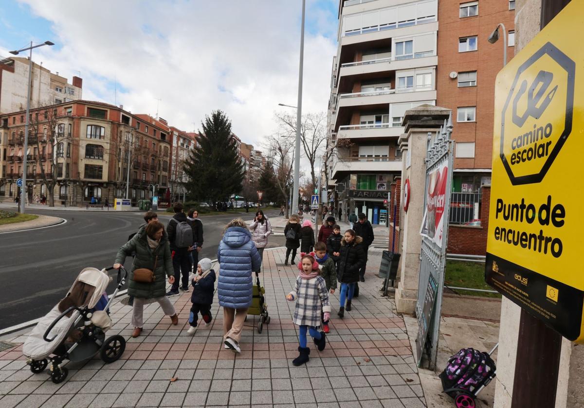 Punto de encuentro de los caminos escolares en la Huerta de Guadián.