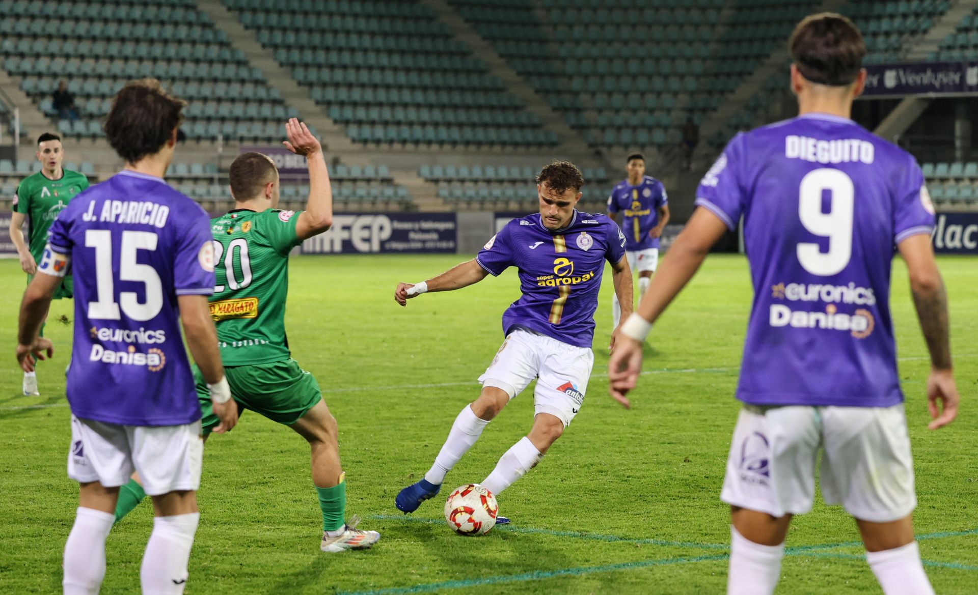 El Palencia Cristo, sin acierto ante el líder (0-0)