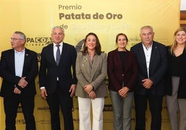 Lorenzo Rivera (Alianza), Nicanor Sen (delegado Gobierno), María González (consejera Agricultura), Rocío Lucas (consejera Educación), Aurelio González (Alianza) y Raquel Alonso (delegada Junta).