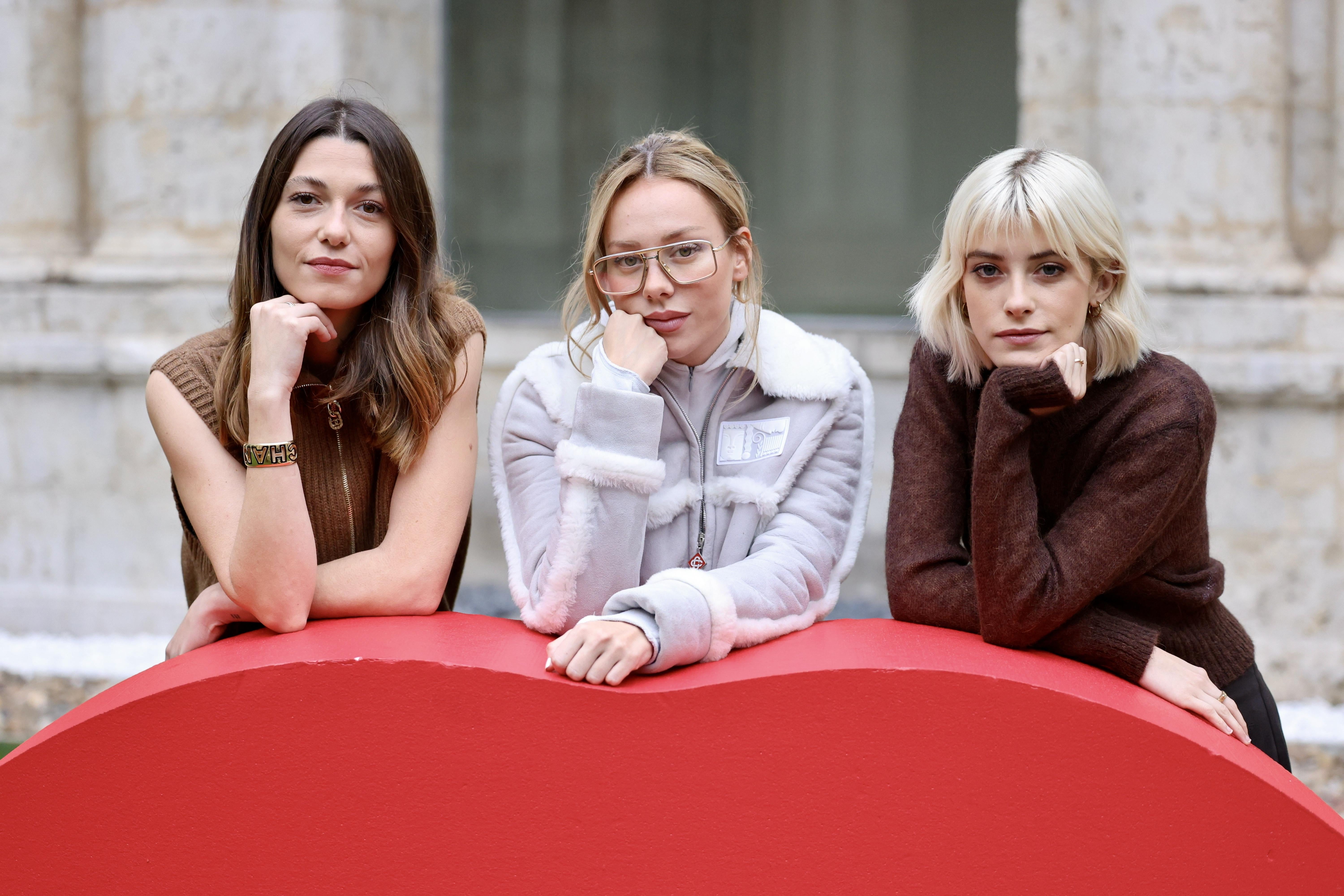 Las protagonistas de 'El llanto': Malena Villa, Ester Expósito y Mathilde Ollivier