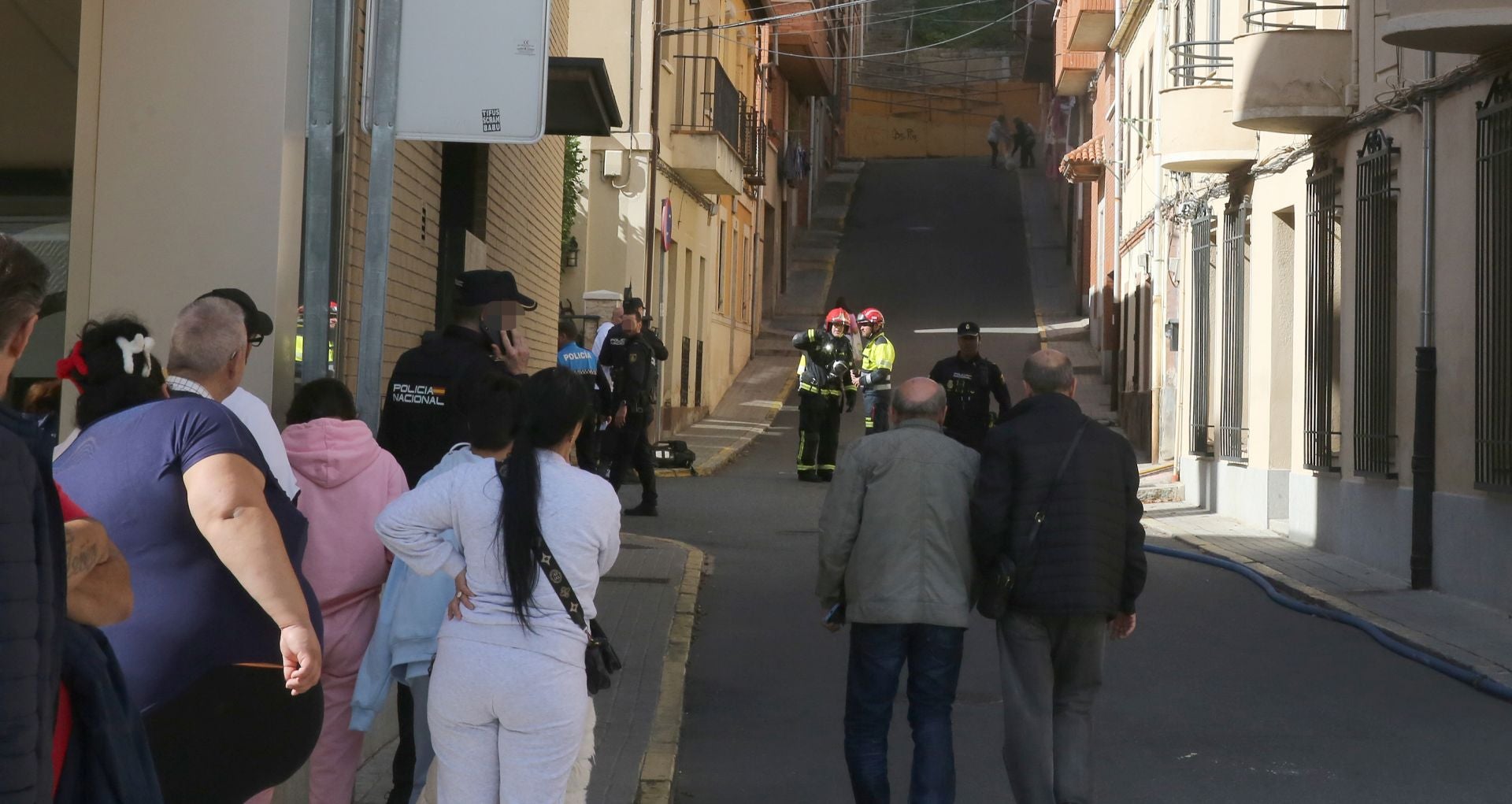 Fotografías de la extinción del incendio en un patio de Segovia