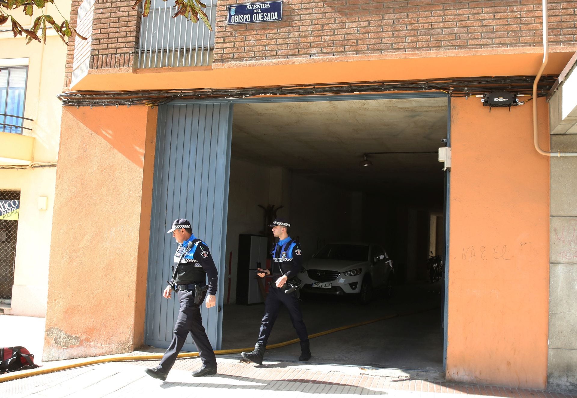 Fotografías de la extinción del incendio en un patio de Segovia