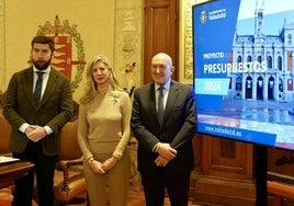 Francisco Blanco, Irene Carvajal y Jesús Julio Carnero, durante la presentación del proyecto de presupuestos.