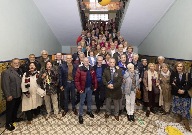 Los participantes en la reunión celebrada este viernes en el colegio García Quintana.