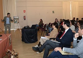 Félix Jové, a la izquierda, durante el VIII Encuentro de la Red de Conjuntos Históricos.