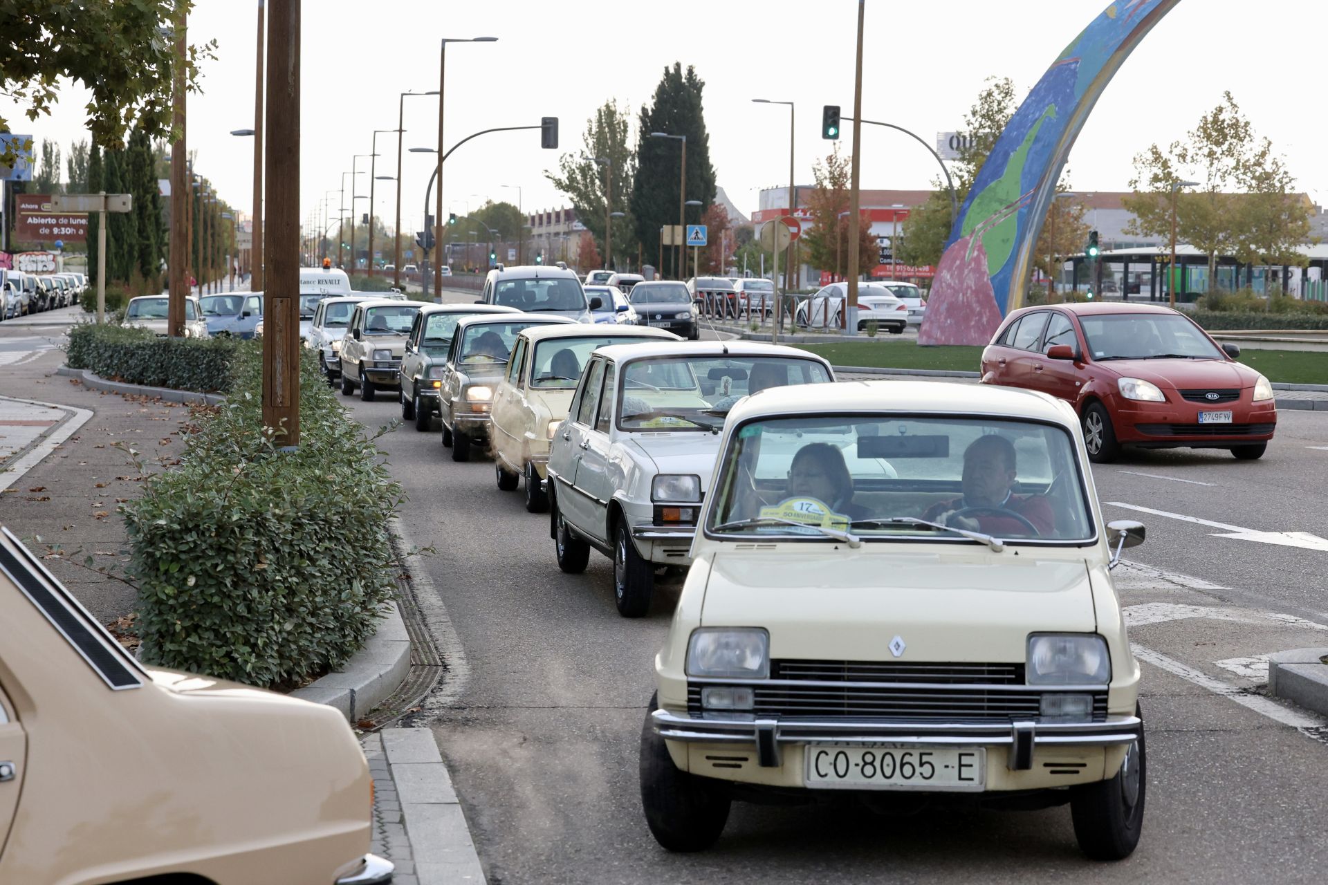 Las imágenes de la concentración por el 50 aniversario del Renault Siete