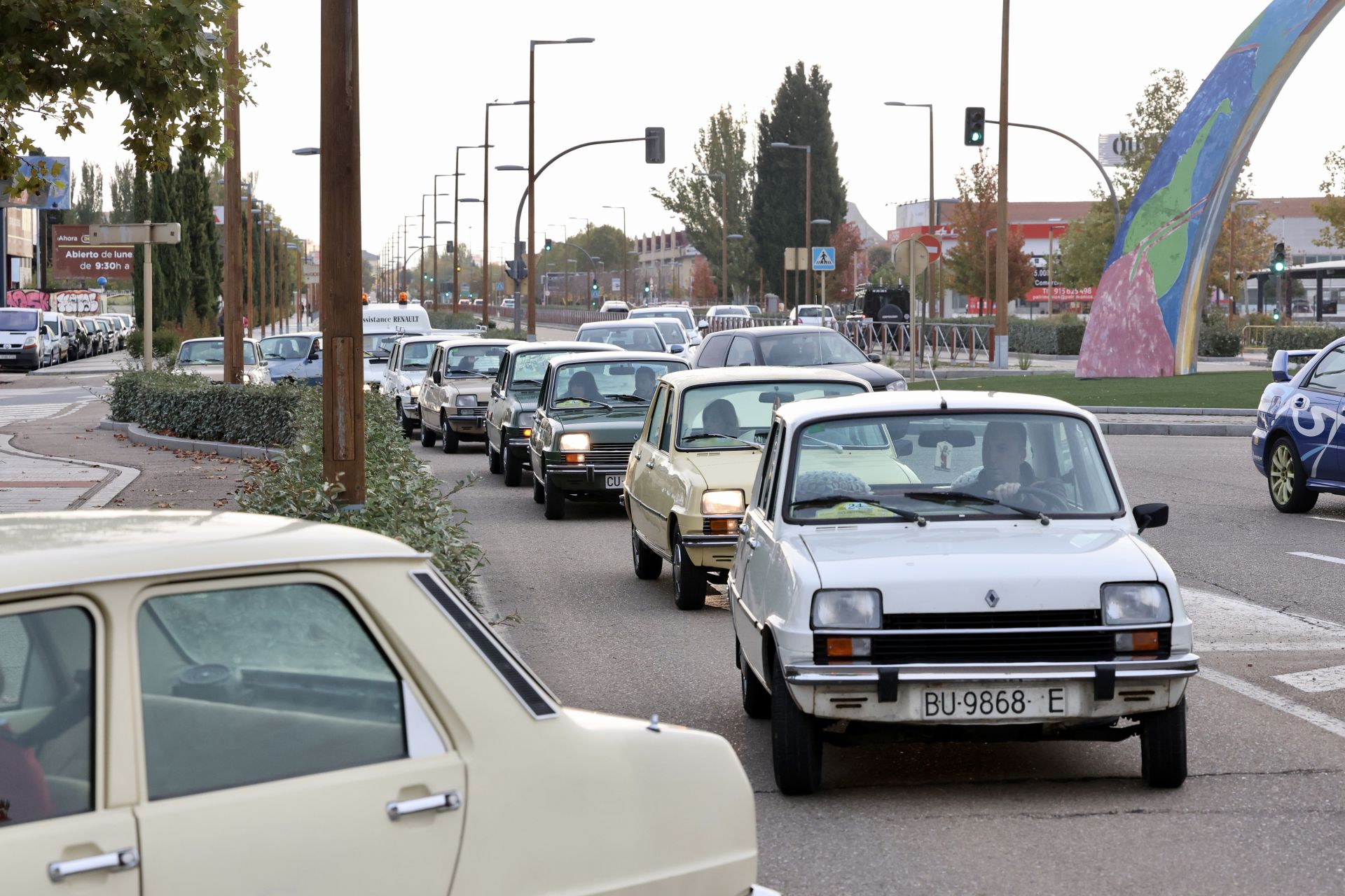 Las imágenes de la concentración por el 50 aniversario del Renault Siete