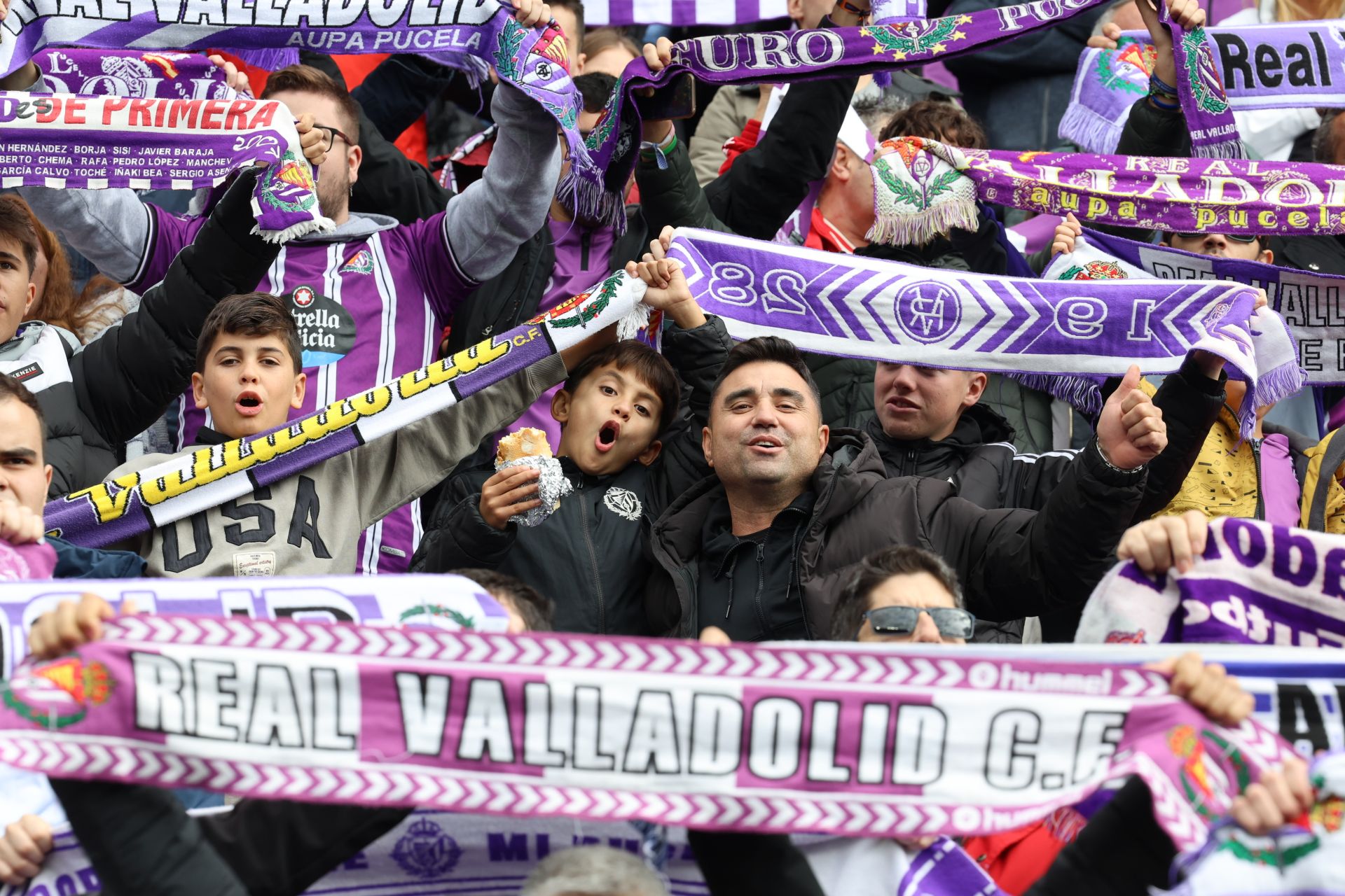 Búscate en la grada del estadio José Zorrilla (1/4)