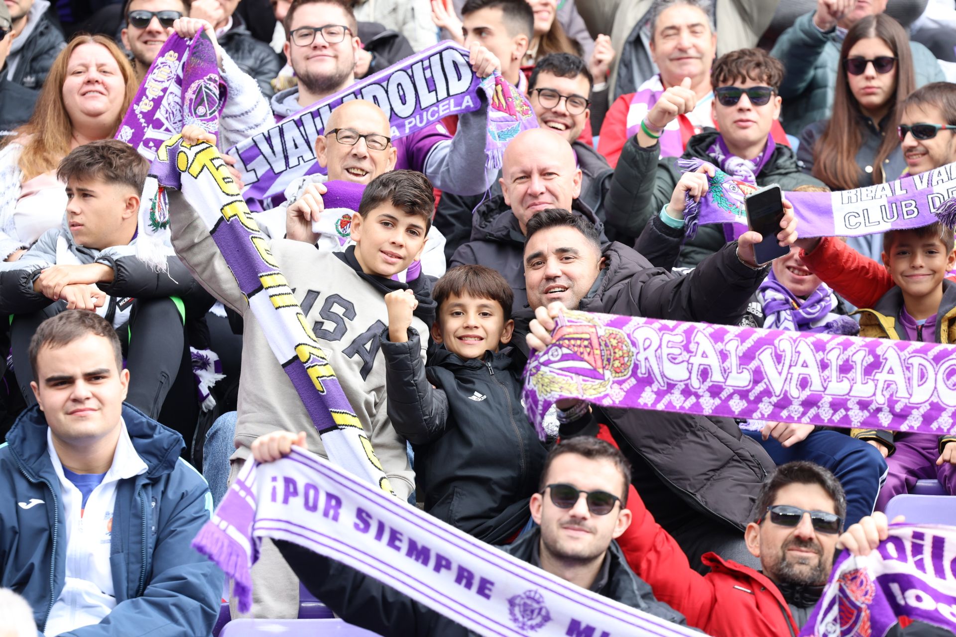 Búscate en la grada del estadio José Zorrilla (1/4)