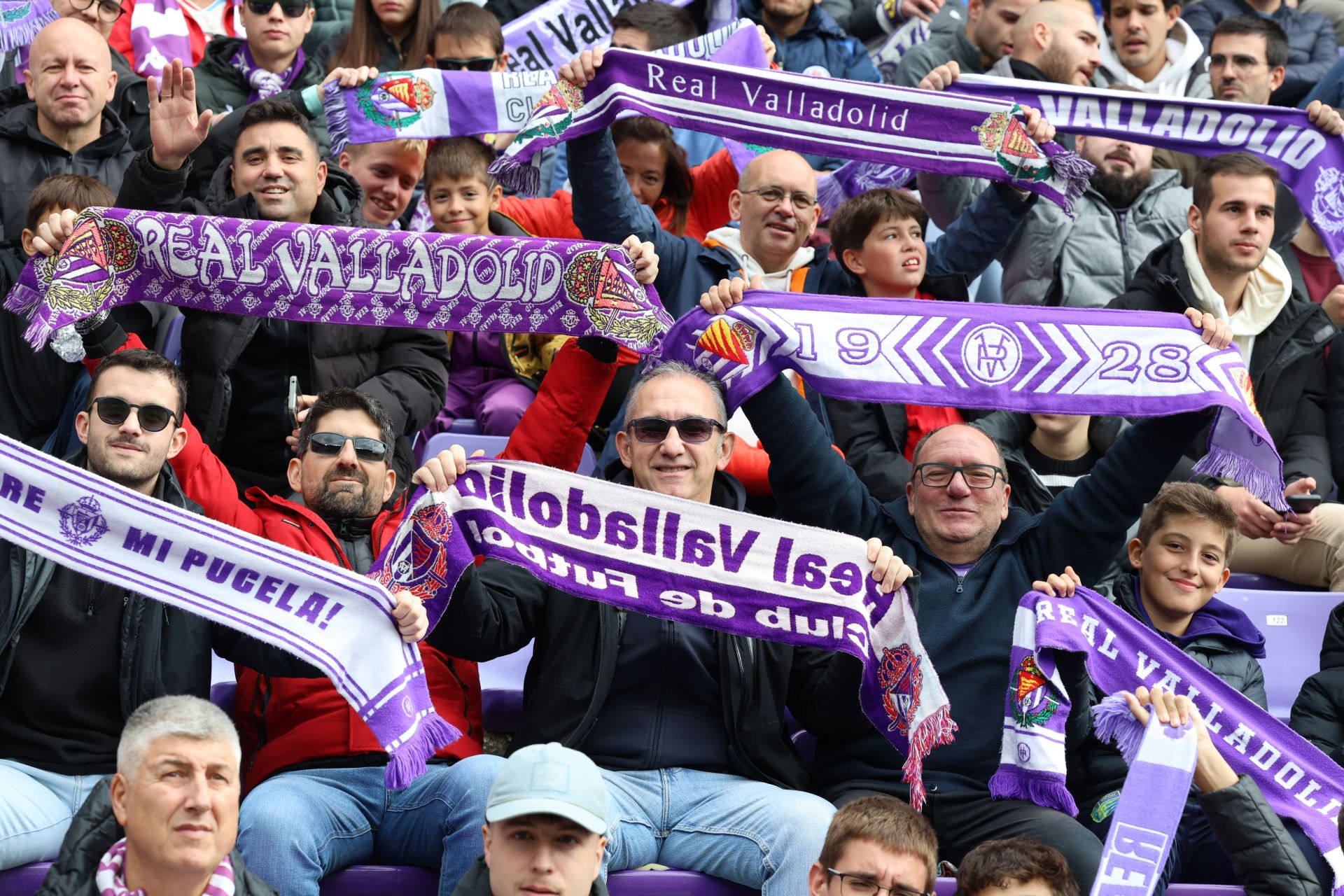 Búscate en la grada del estadio José Zorrilla (1/4)