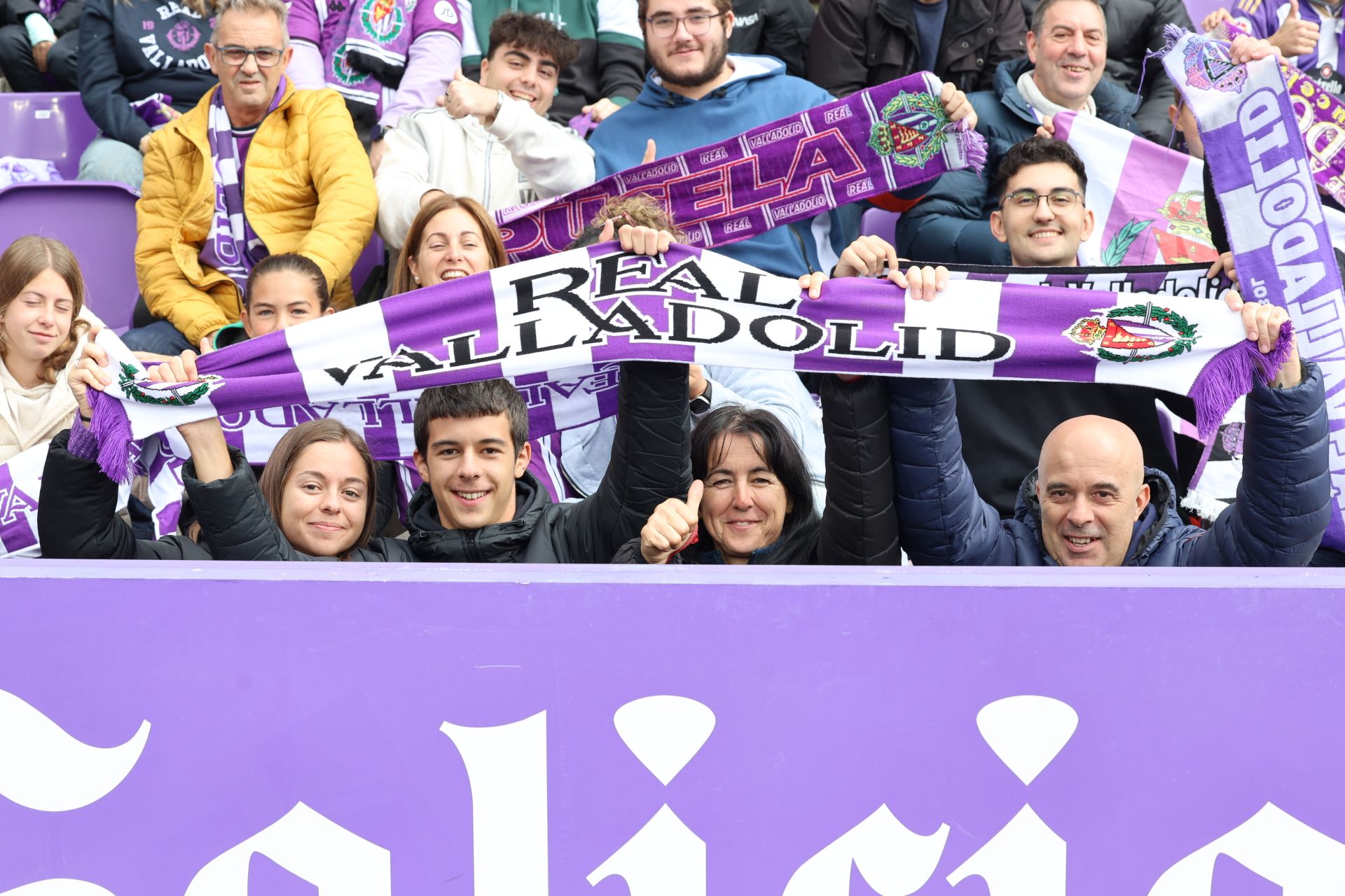 Búscate en la grada del estadio José Zorrilla (1/4)