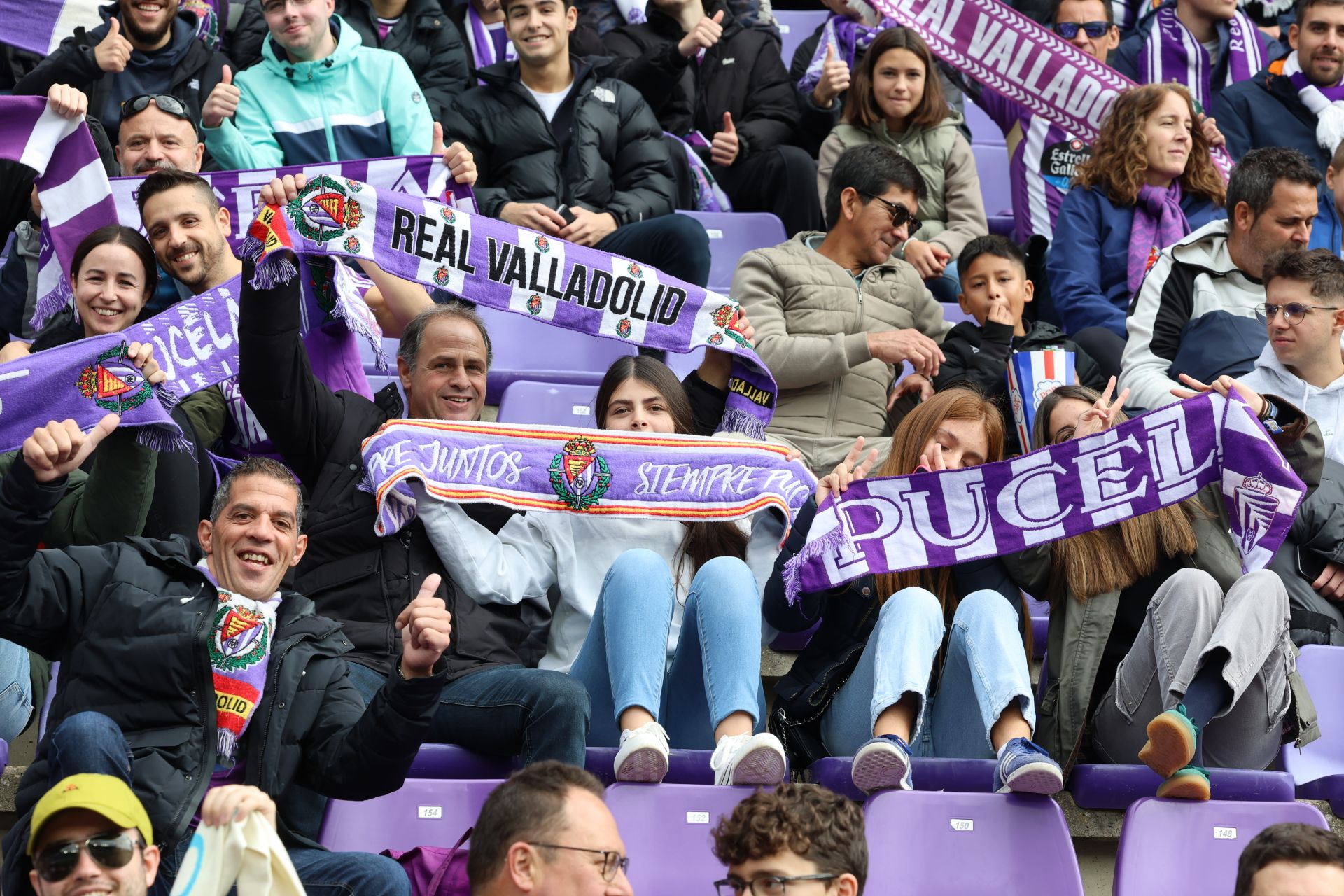 Búscate en la grada del estadio José Zorrilla (1/4)