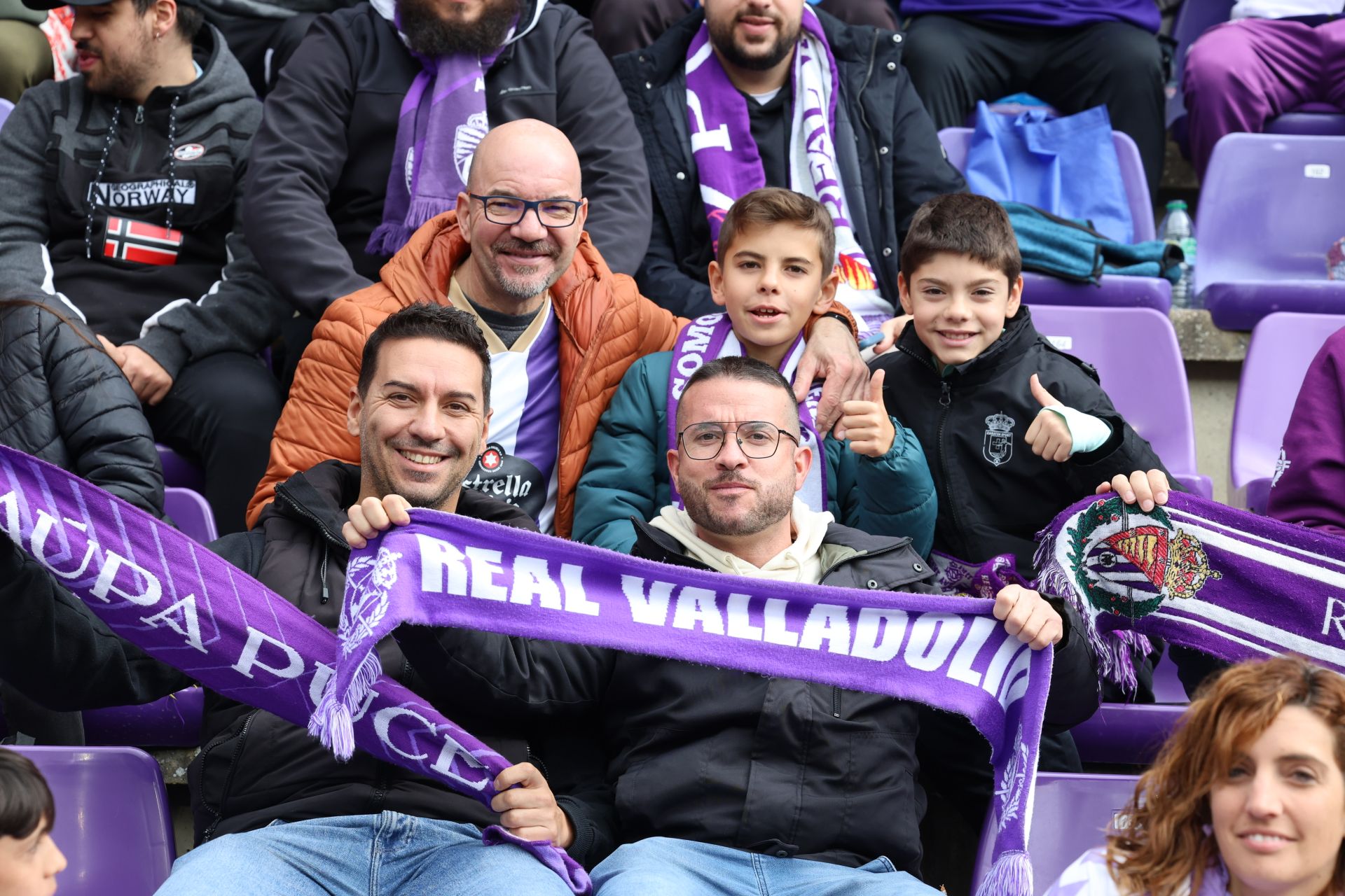 Búscate en la grada del estadio José Zorrilla (1/4)