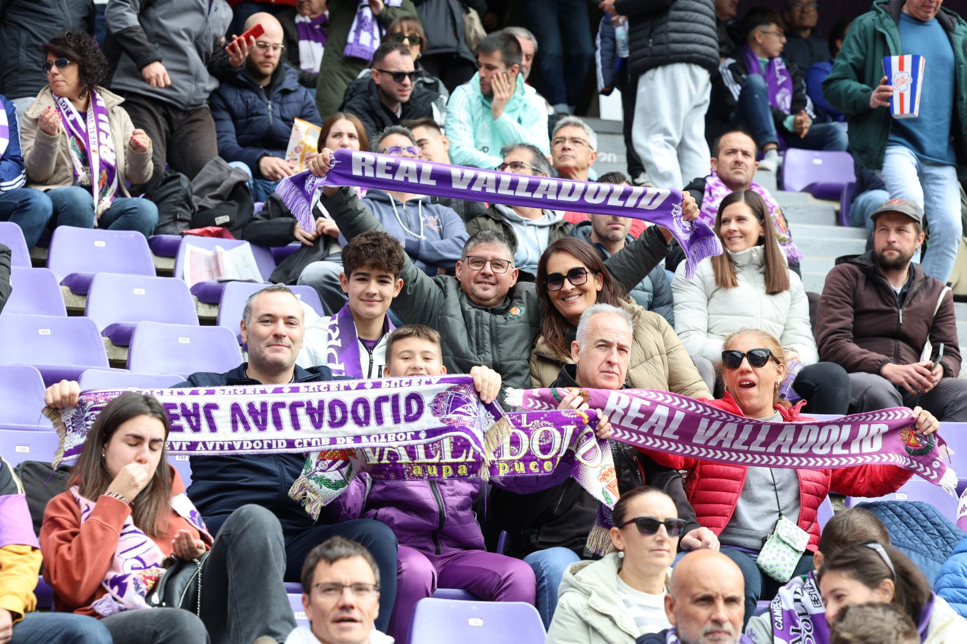 Búscate en la grada del estadio José Zorrilla (2/4)