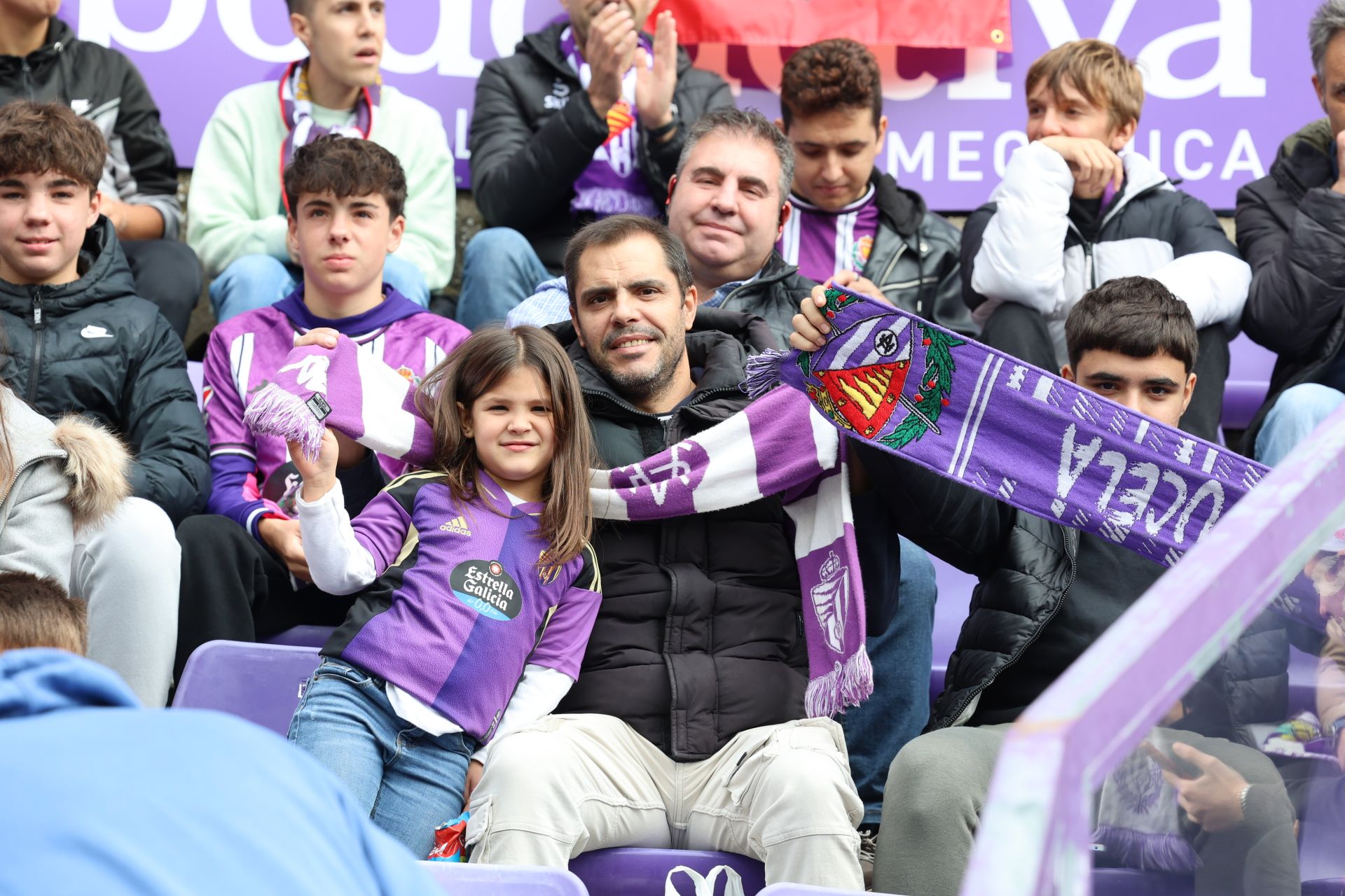 Búscate en la grada del estadio José Zorrilla (2/4)