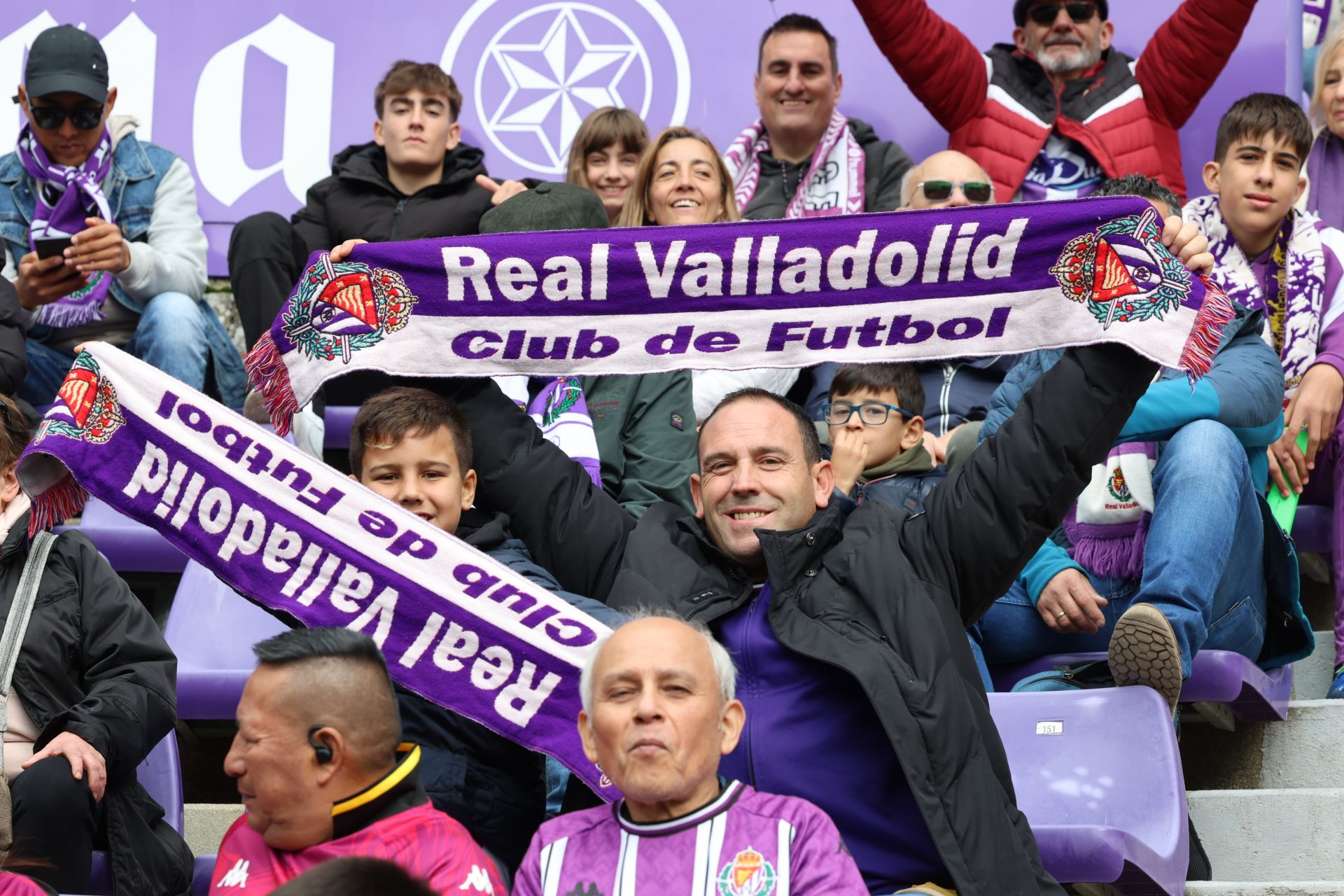 Búscate en la grada del estadio José Zorrilla (2/4)