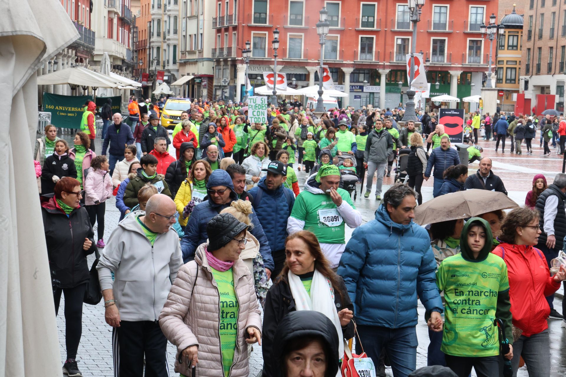 Todas las imágenes de la XIII Marcha contra el cáncer en Valladolid (2/3)