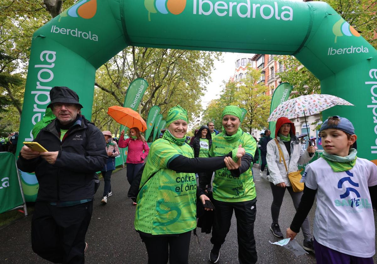 Todas las imágenes de la XIII Marcha contra el cáncer en Valladolid (2/3)