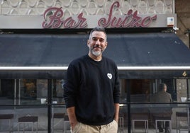 Óscar de Rivera, en el bar Suizo, uno de sus favoritos en Valladolid