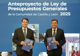 Alfonso Fernández Mañueco y Carlos Fernández Carriedo, durante la presentación del anteproyecto de presupuestos.