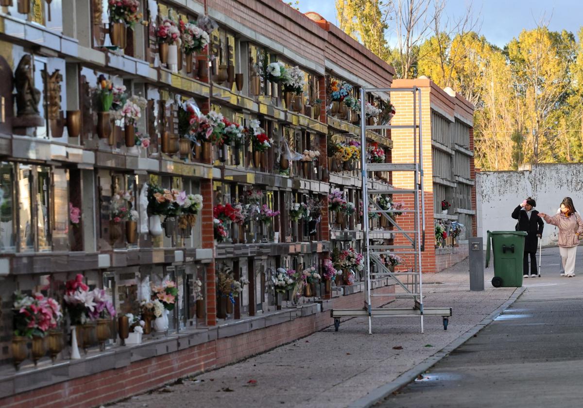 Zona de nichos del cementerio.