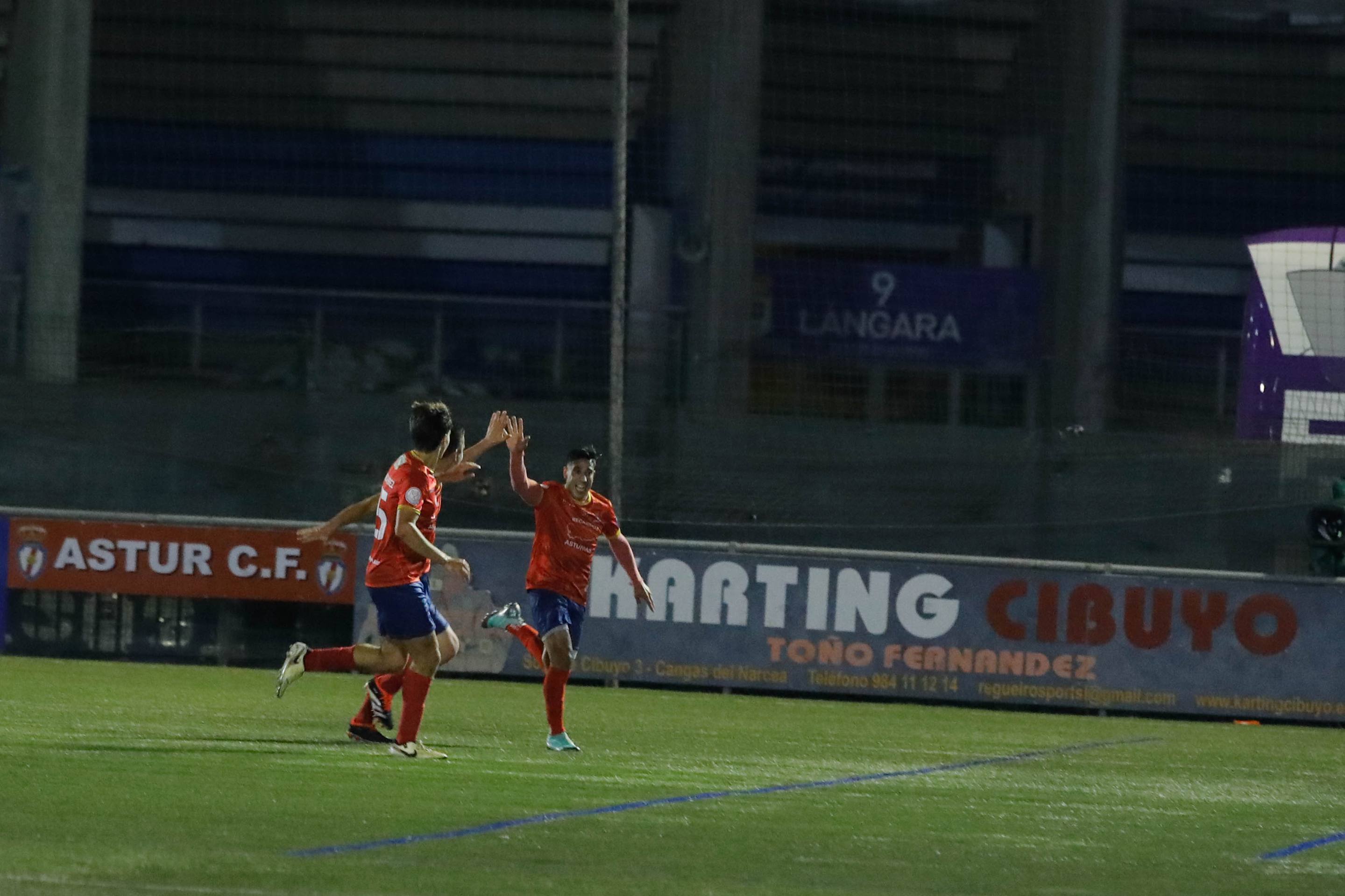 El estreno copero del Real Valladolid en Oviedo, en imágenes