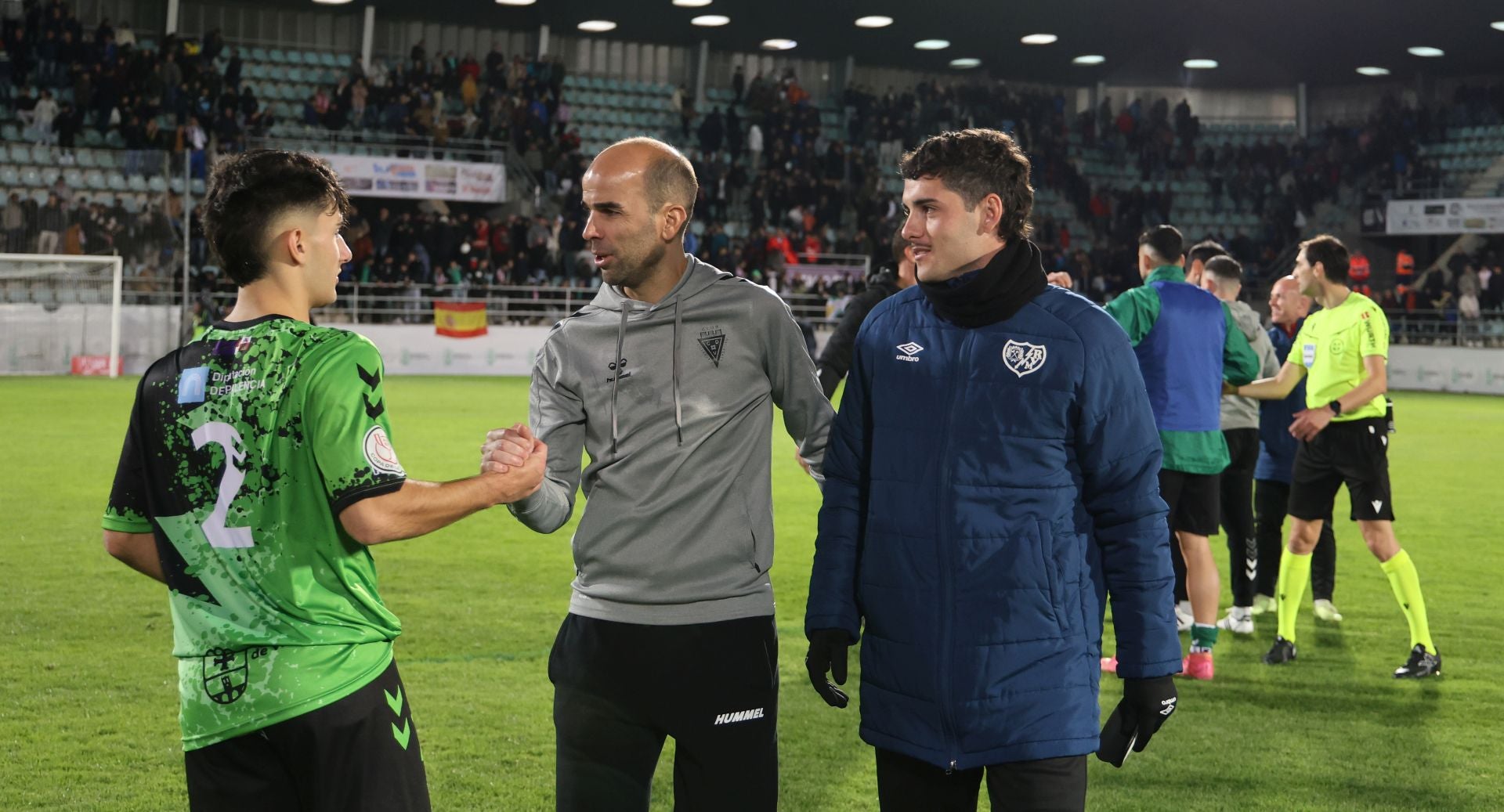 Final del Villamuriel-Rayo y ovación de La Balastera