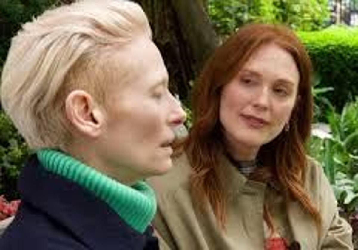 Tilda Swinton, y Julianne Moor en una escena del filme.