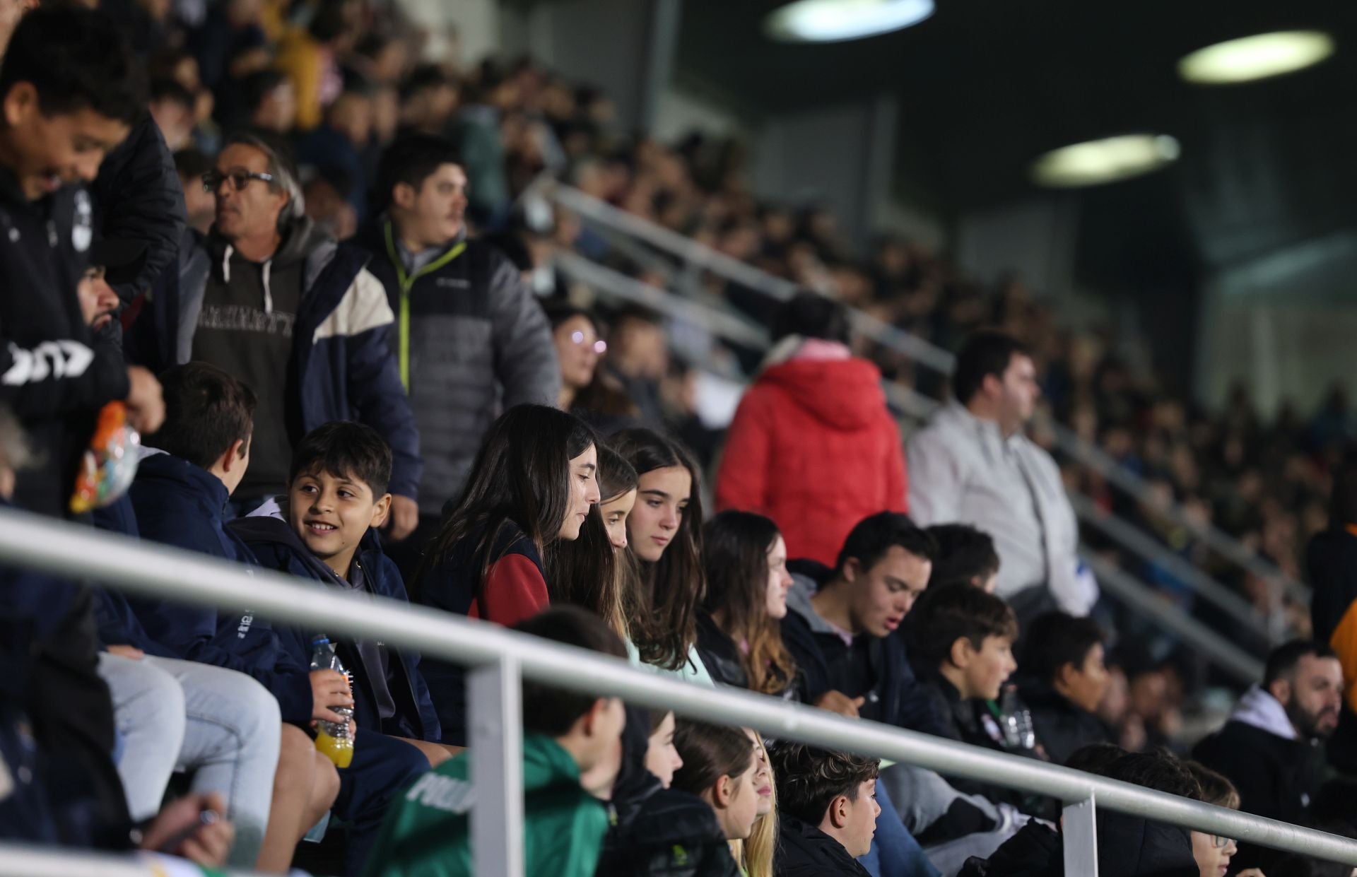 Búscate en las gradas en el Villamuriel-Rayo