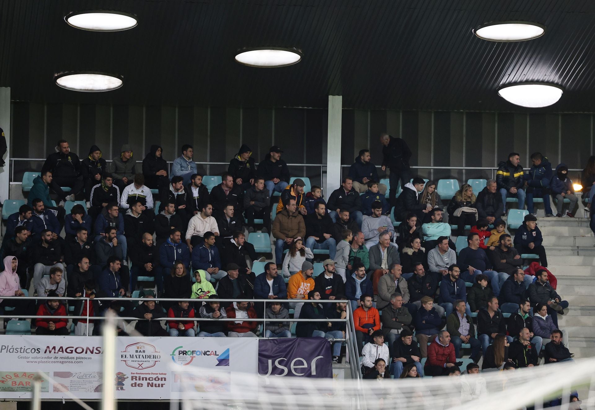 Búscate en las gradas en el Villamuriel-Rayo