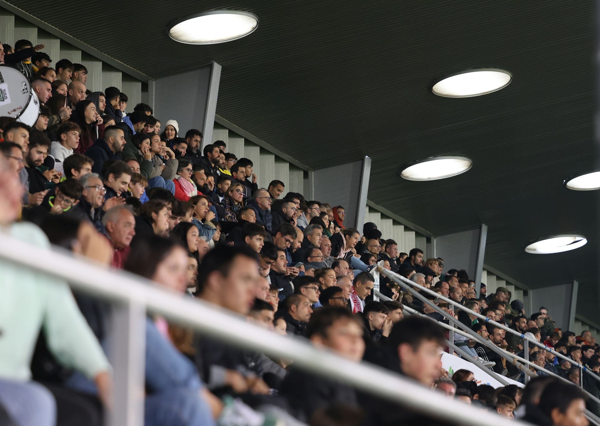 Búscate en las gradas en el Villamuriel-Rayo