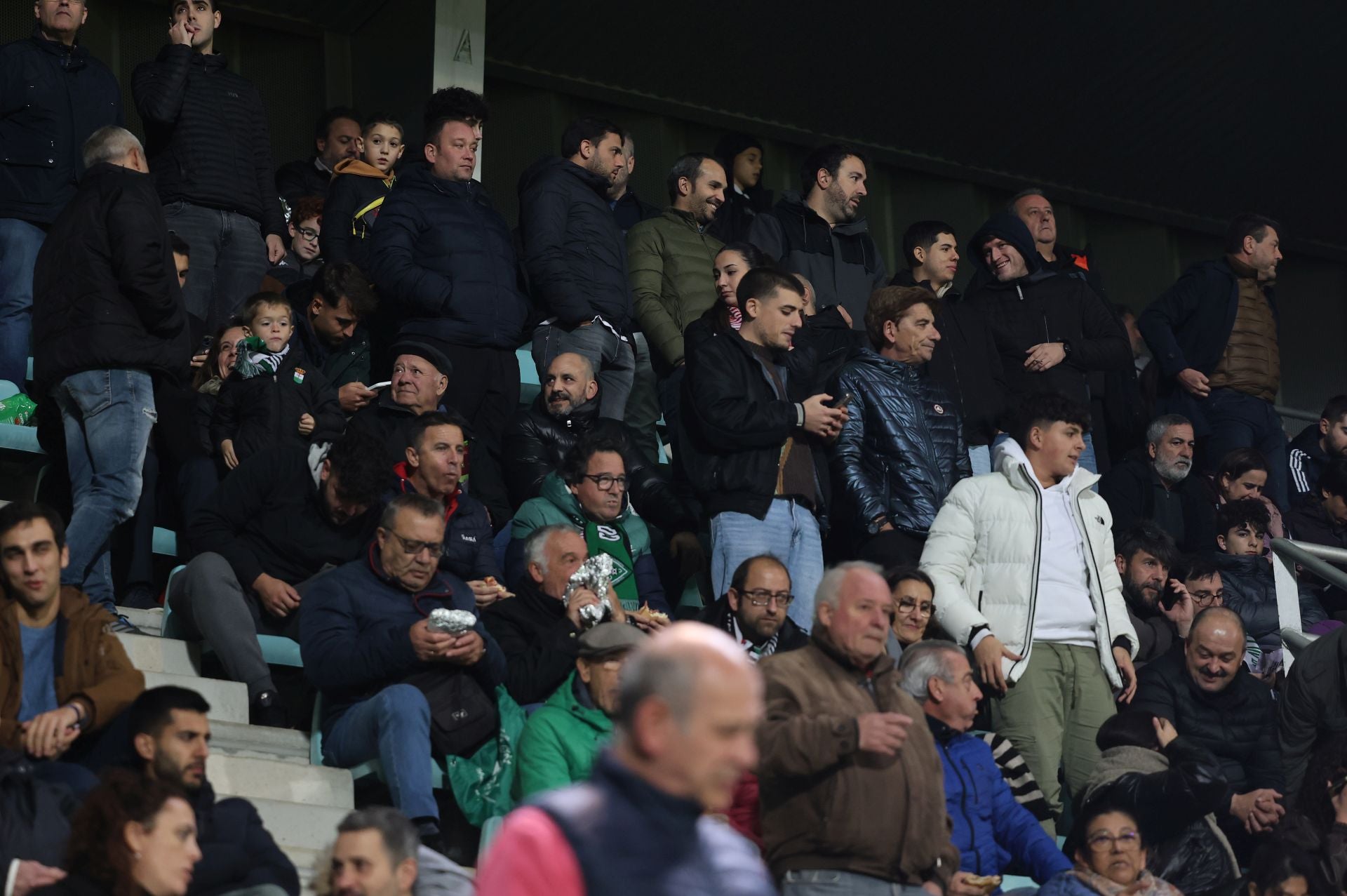 Búscate en las gradas en el Villamuriel-Rayo