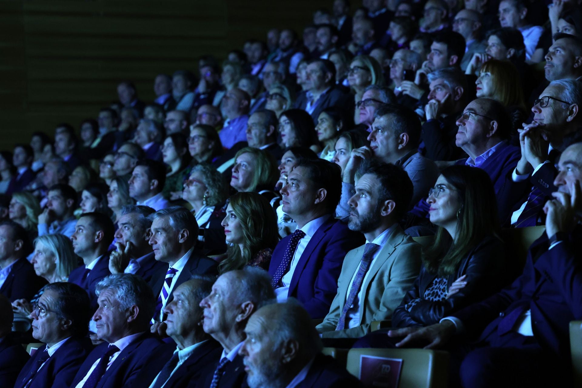 Los asistentes, expectantes y curiososos en el estreno del documental 'En las entrañas del decano de la prensa española: el desafío de ser El Norte de Castilla'