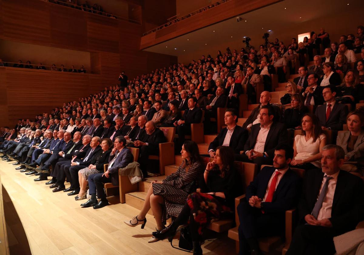 Asistentes a la gala del 170 aniversario en el auditorio Miguel Delibes.