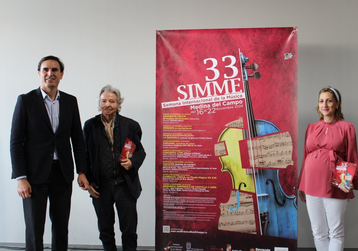 Guzmán Gómez, Emiliano Allende y Cristina Aranda en la presentación de la 33 SIMME.