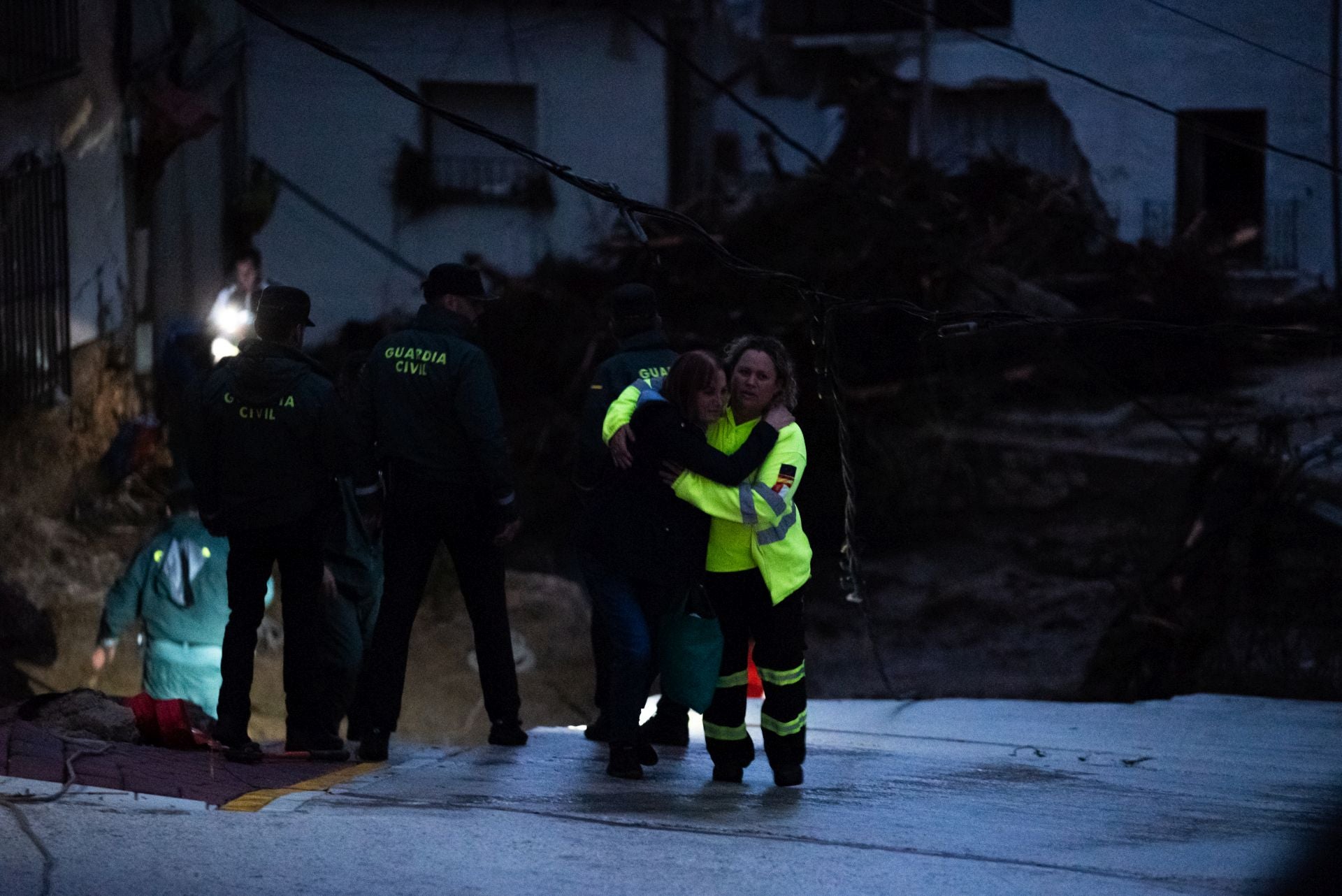 Los servicios de emergencia trabajan en en Letur, Albacete.