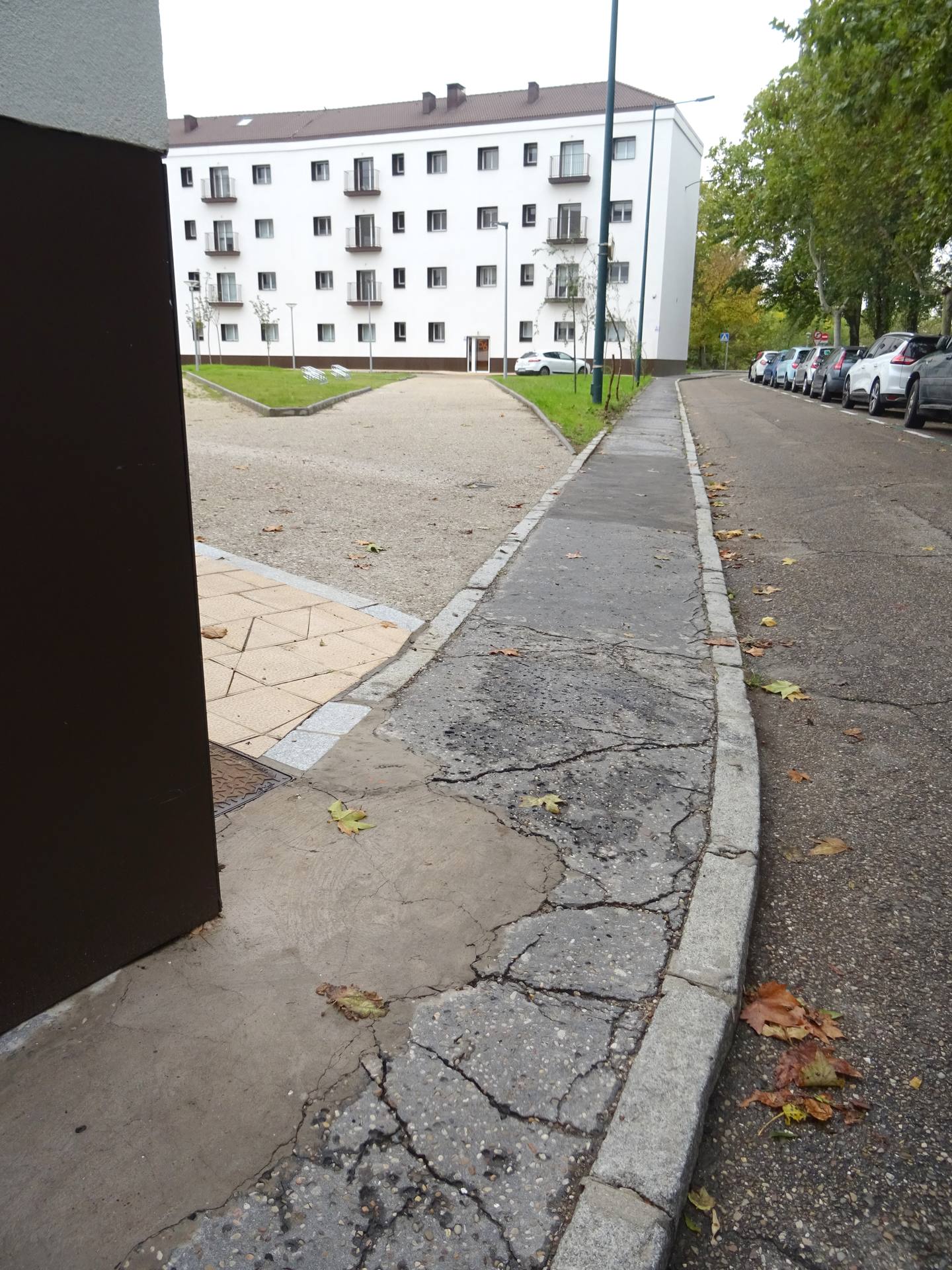 Así luce la nueva Plaza del coronel Manuel López Muñoz sin la valla del antiguo cuartel