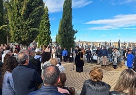 Numerosos vecinos y visitantes asistieron al responso