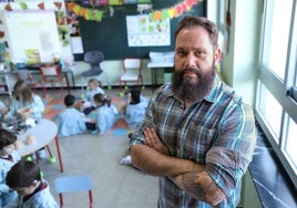 Eduardo Cabero, en su clase en el Colegio Sagrada Familia de Valladolid.