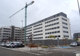 Viviendas en construcción en el barrio de los cuarteles de Farnesio de Valladolid.