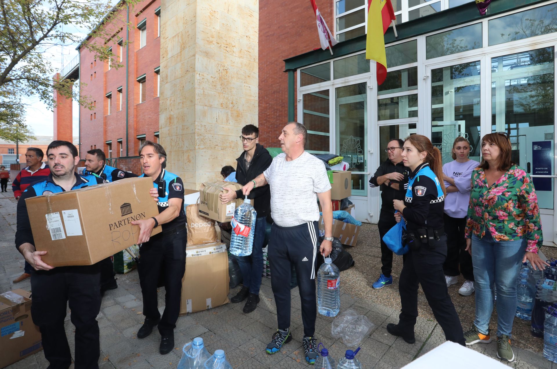 Carga del primer camión de ayuda desde Palencia a Valencia