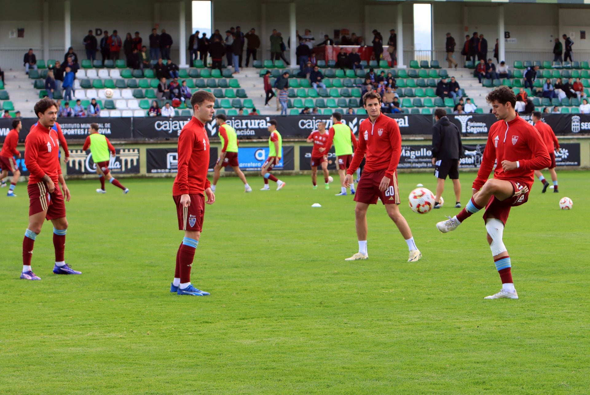 Fotos del empate de la Segoviana ante el Barcelona B