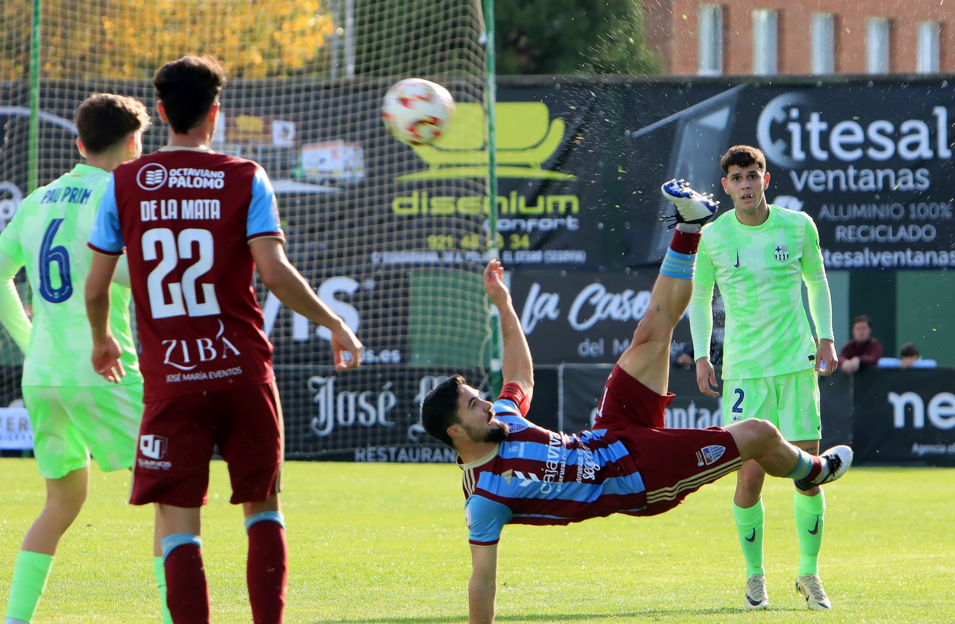 Fotos del empate de la Segoviana ante el Barcelona B