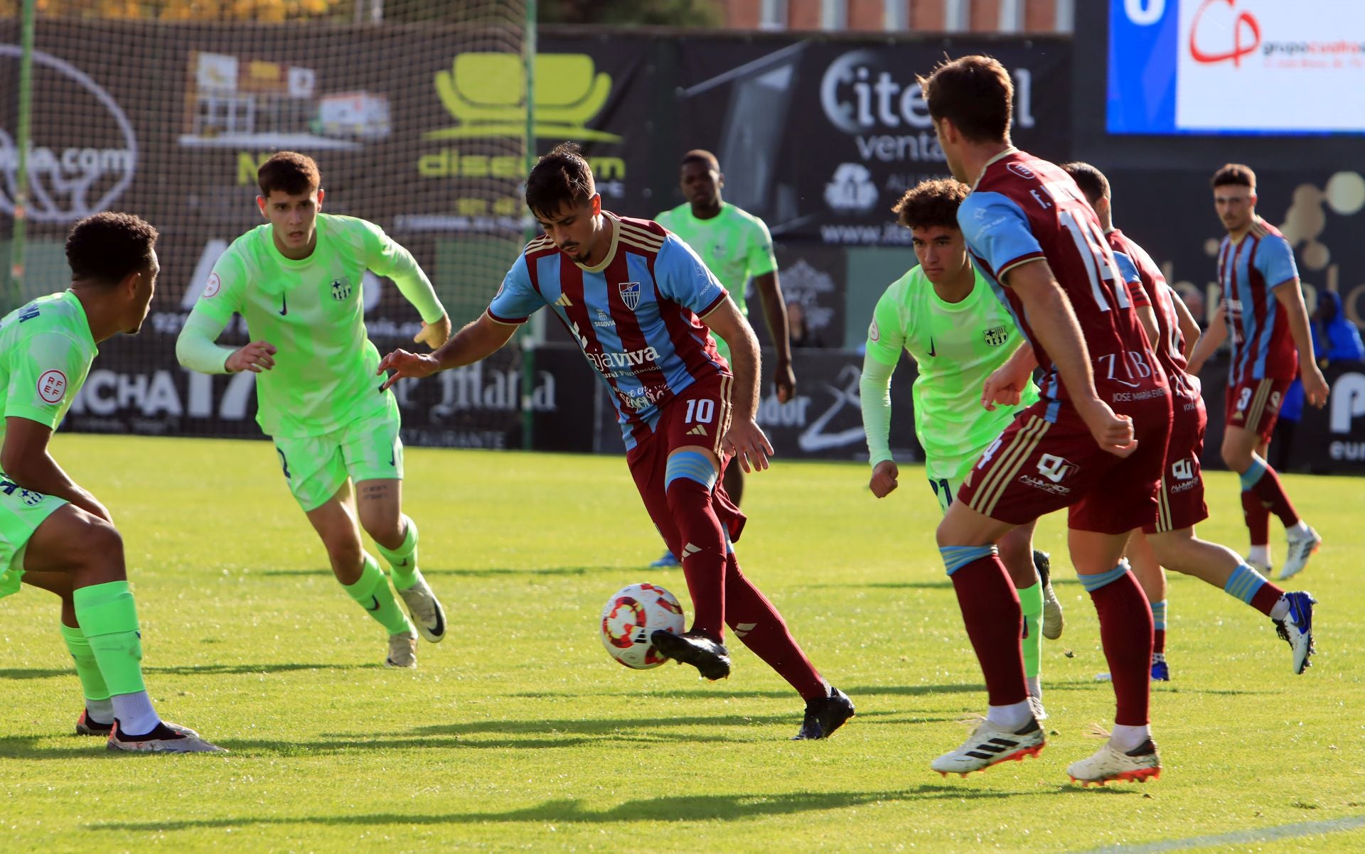 Fotos del empate de la Segoviana ante el Barcelona B