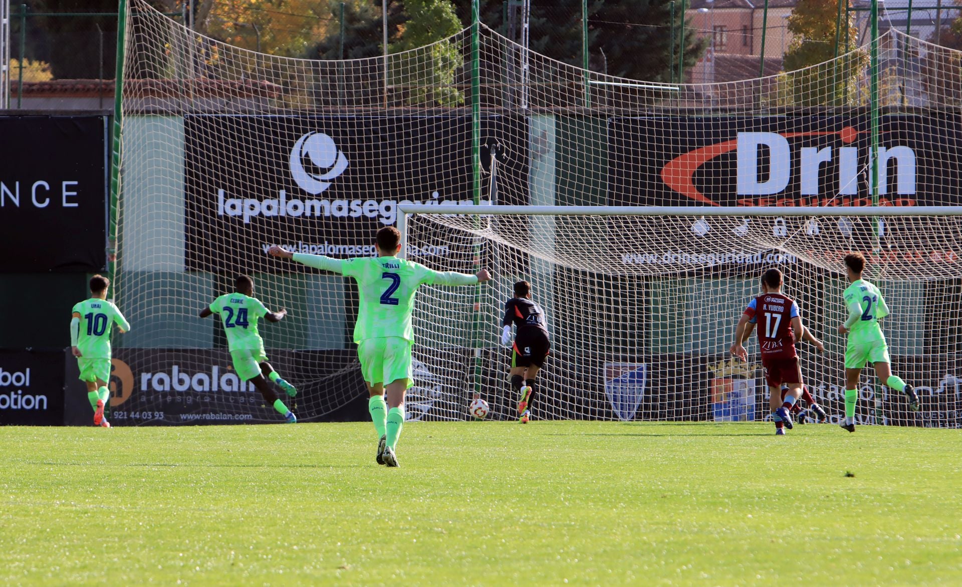 Fotos del empate de la Segoviana ante el Barcelona B