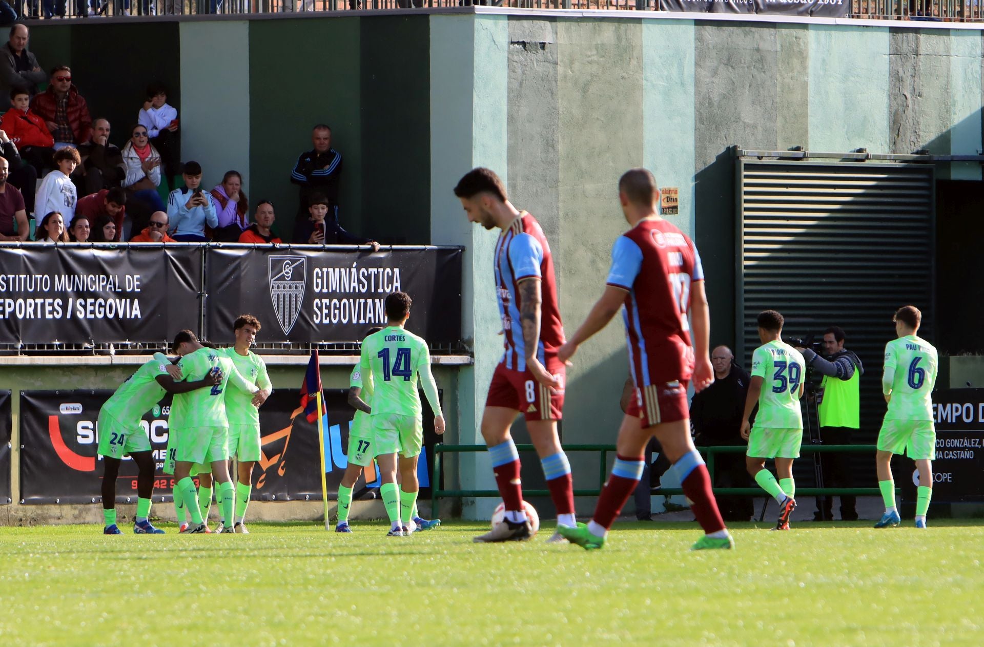 Fotos del empate de la Segoviana ante el Barcelona B