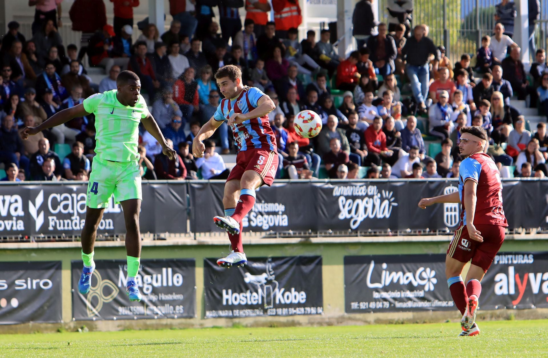 Fotos del empate de la Segoviana ante el Barcelona B