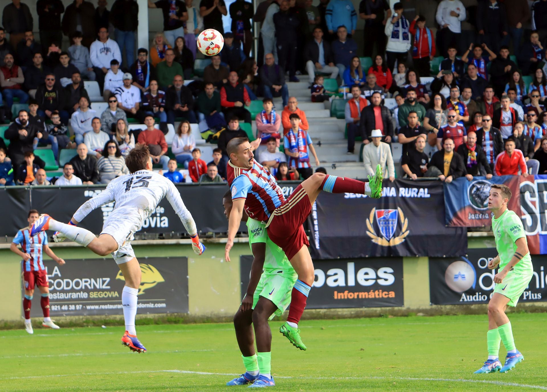 Fotos del empate de la Segoviana ante el Barcelona B